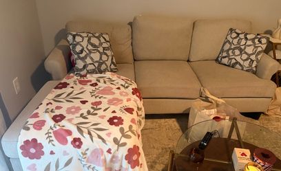 Sofa w/ Reversible Chaise