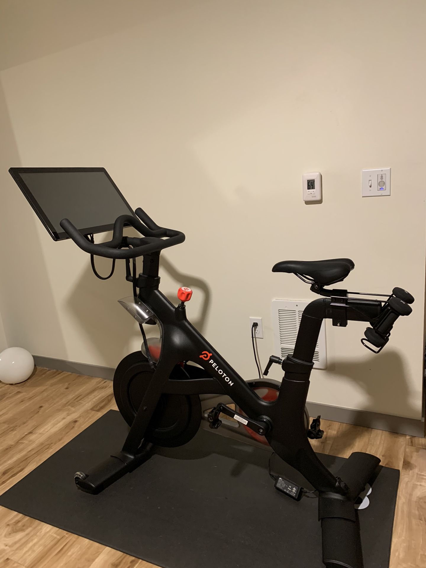 Peloton - w/Mat and 3 lb Weights