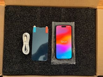 Factory Unlocked Apple iPhone 15 Black 256GB - Bundle