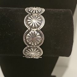 New Silver Western Style Bracelet 
