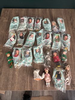 Lot Of 24  McDonalds 2005 Madame Alexander Dolls And 1 Cat