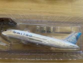 United Airlines Boeing 787-9 Dreamliner Model Plane 1:130 Scale