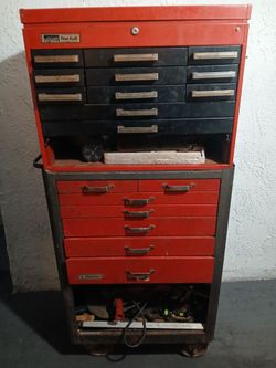 Roll away tool box