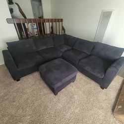 New Sectional Couch with Ottoman! Free Delivery 🚚 !