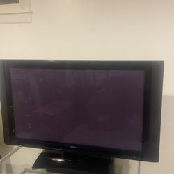 Plasma Hitachi TV in great working condition, moving must sell it. size 51” asking $150 or OBO