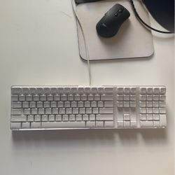 A1048 Apple keyboard