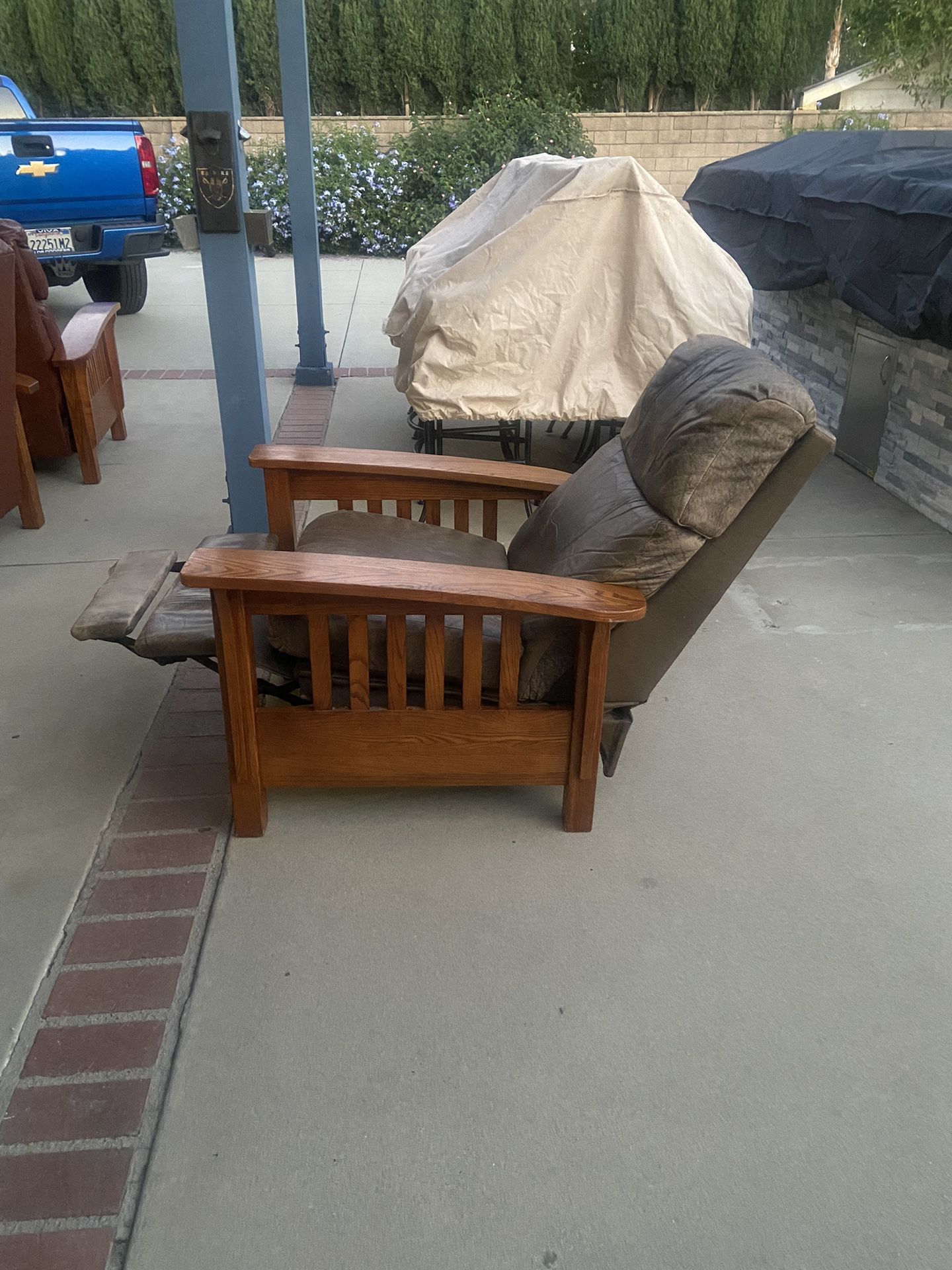 Free Lane Mission Style Recliners (TWO) for Sale in Alta Loma, CA OfferUp