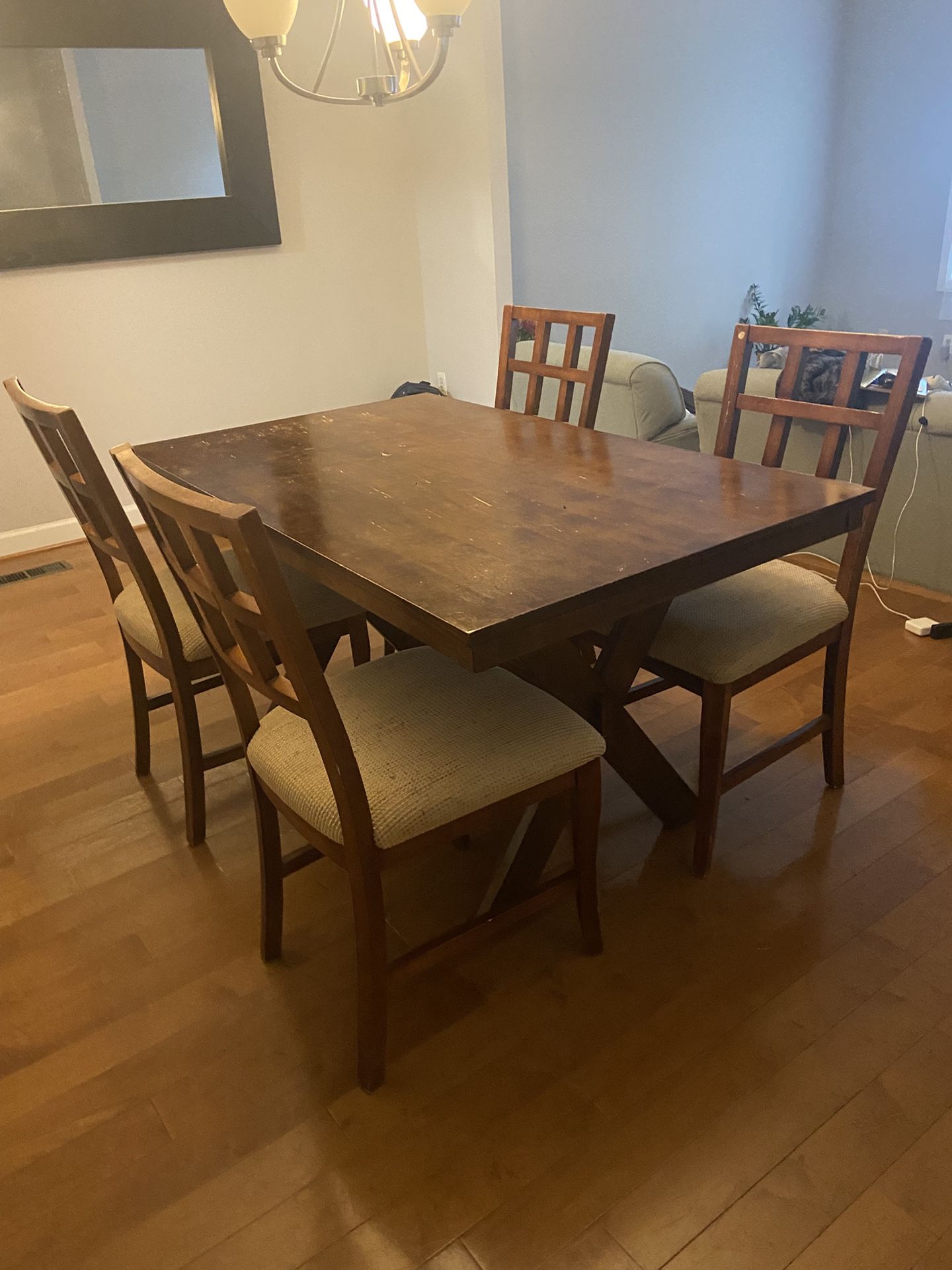 MOVING GIVEAWAY – Furniture + Household Items (Pick-Up Late June)