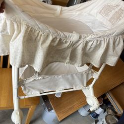 Bassinet With Dipper Change Good Condition