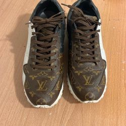 Authentic Louis Vuitton Men’s Shoes Size 8