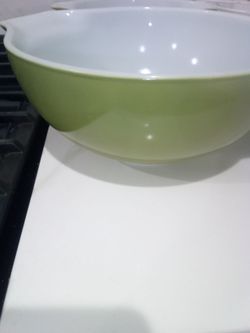 Vintage Pyrex Nesting Cinderella Mixing Bowls Green Set of 3 Verde Green