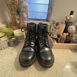 Dr. Martens 