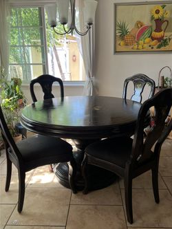 Round Dining Set