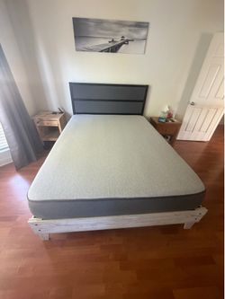 Queen Casper 12” Hybrid Memory Foam Mattress and bed base set with head board