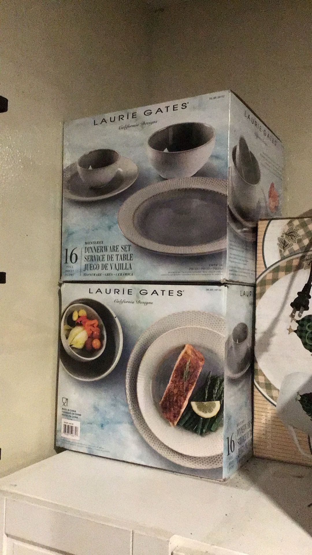 Laurie Gates Vintage Dinner Sets 16 Pieces