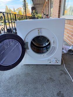 Aicook Compact Portable Electric Clothes Dryer - Excellent Condition + Extra Filters & Vent Kit