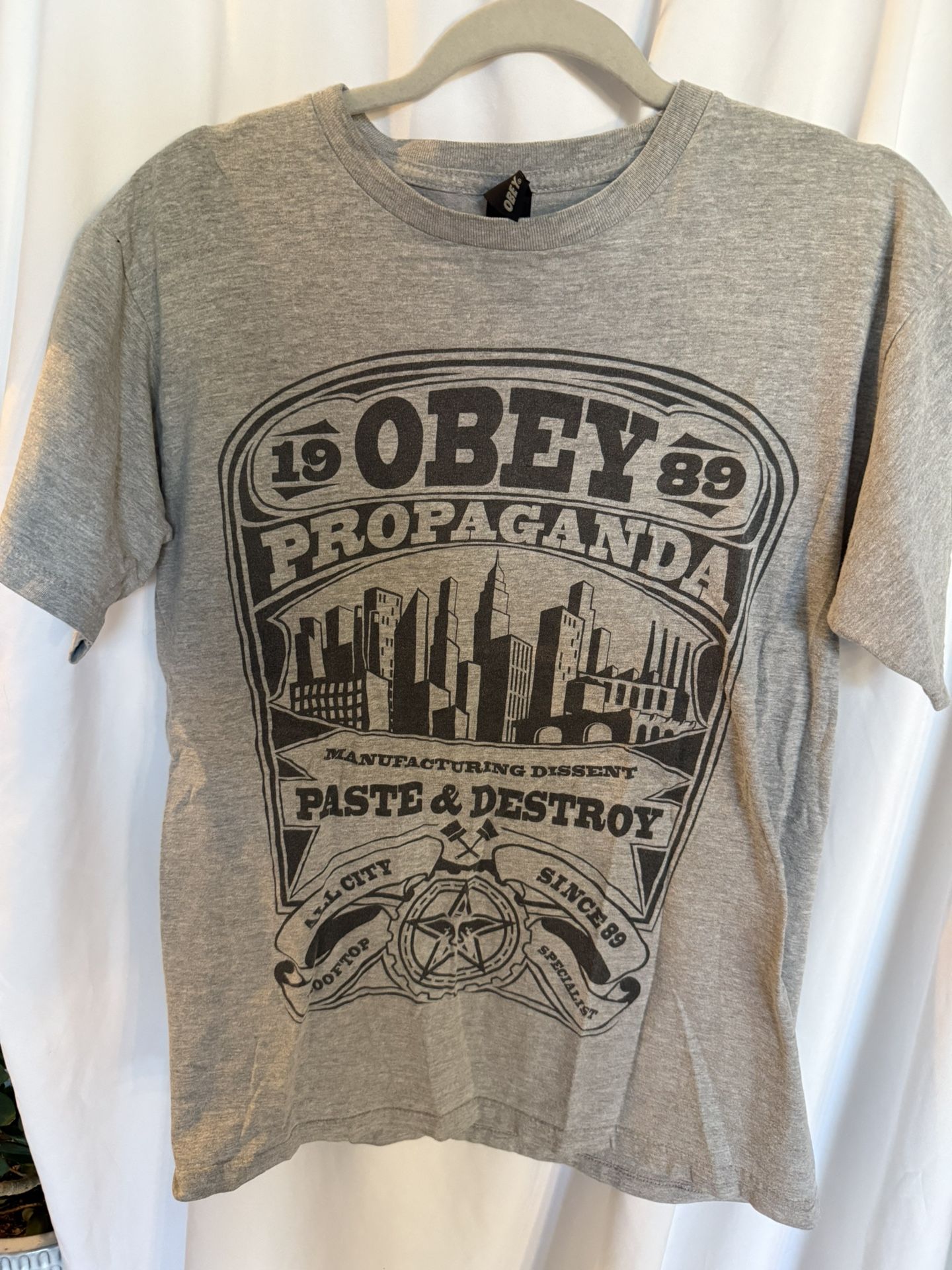 Men’s Obey Graphic T-Shirt. Gray, Size Medium