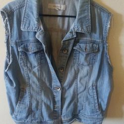 Merona size medium cut off jean jacket! Retro, punk rock! No buttons missing and no stains! $6.99!!
