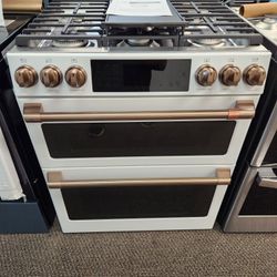 Café 30 in. 6.7 cu. ft. Smart Slide-ln Double Oven Gas Range in Matte White with True Convection. Air Fry