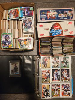 Loads of sports cards mostly football