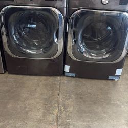 5.2 Washer 9.0 Dryer Set