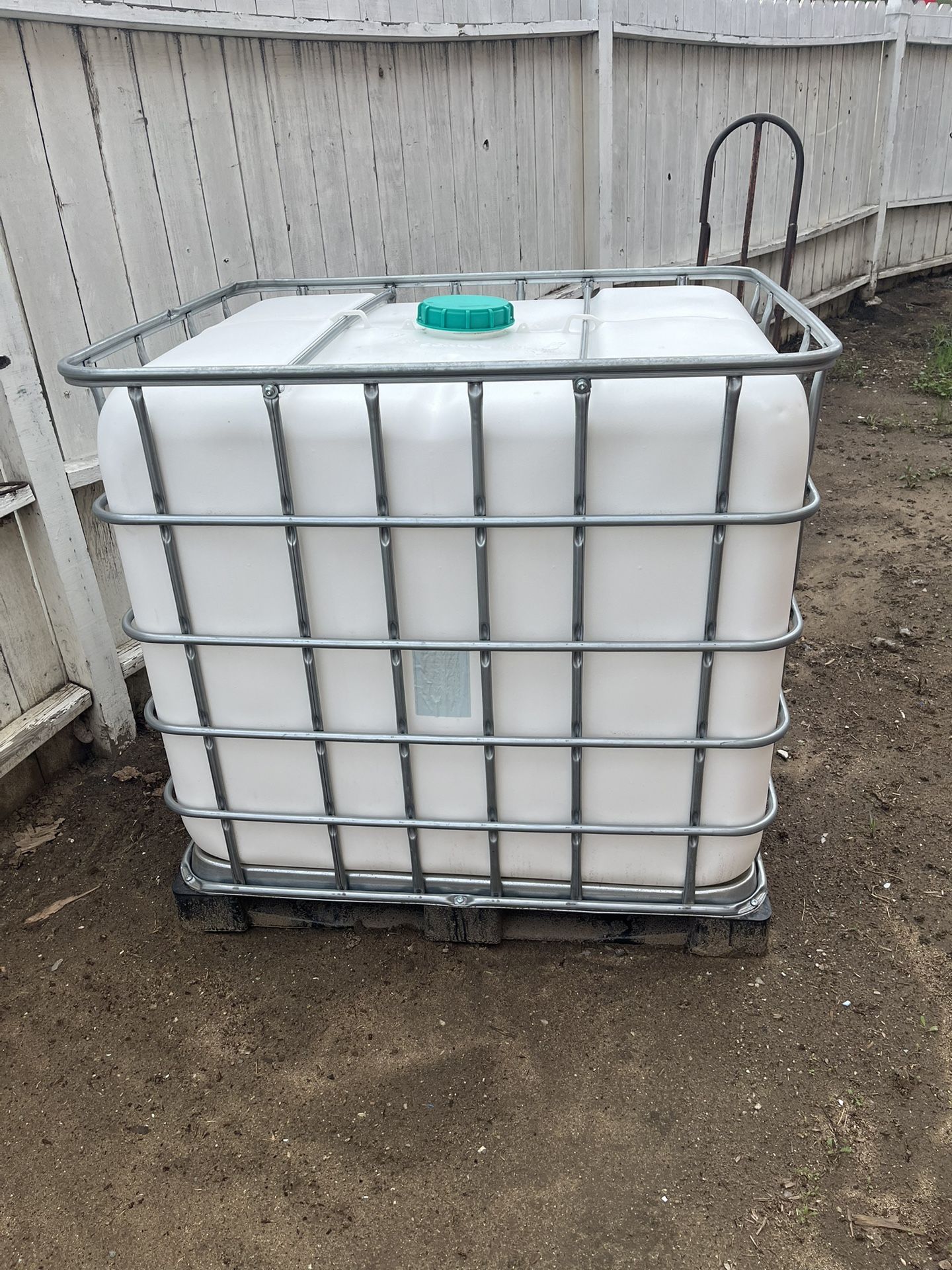 275 gallon plastic water tank $85 each