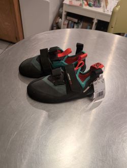 Rock Climbing Shoes 5.10 ASYM Size 6.5, 39-1/3 NWT Indoor Outdoor Gym