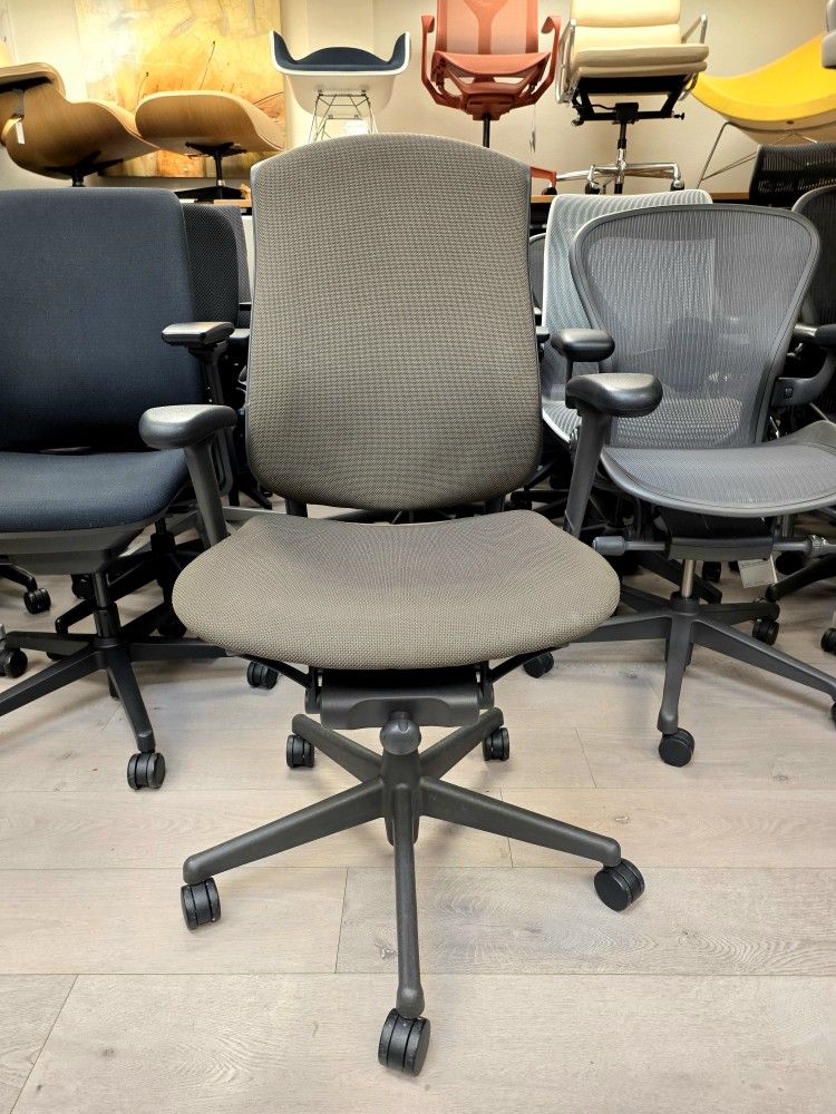 CLEARANCE! 🔥LIKE NEW!🔥HERMAN MILLER CELLE CHAIR FULLY LOADED ADJUSTABLE ARMS AND LUMBAR SUPPORT SEAT DEPTH REAR TILT LOCK TILT TENSION ADJUSTMENTS