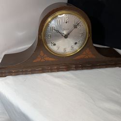 Beautiful Vintage Sessions Mantle Clock