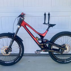 2017 Specialized S-Works full Carbon Demo 8 Downhill Bike