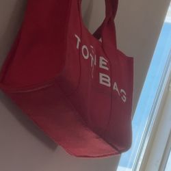 red marc jacob’s tote bag 