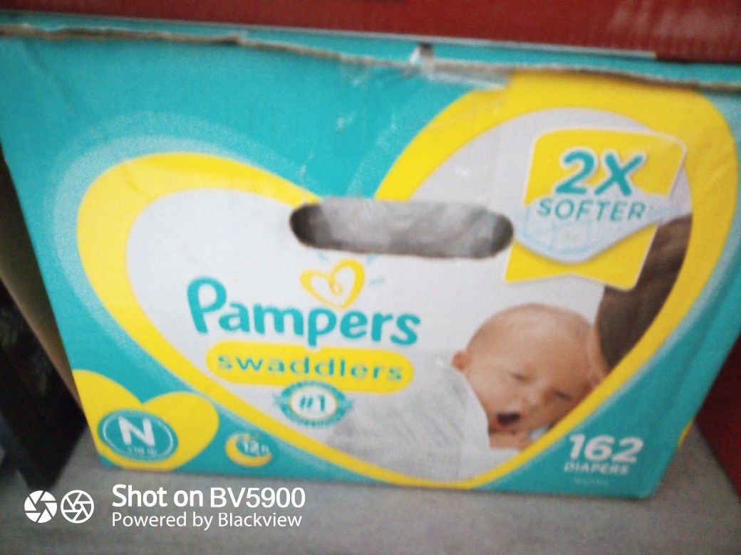 Diapers, Pampers Newborn