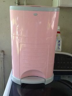 Dekor diaper pail new condition
