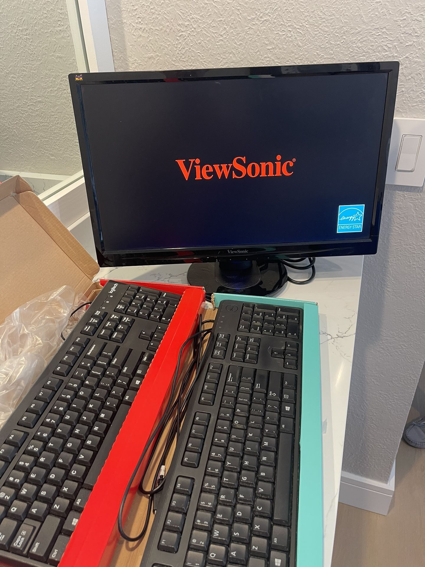 Computer Monitor With Keyboard