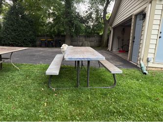 Picnic table