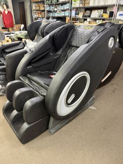 BILITOK Massage Chair with Zero Gravity, Full Body Massage Chair Recliner with Airbags, Heating, Bluetooth Speaker, Foot Roller, Touch Screen, Gold