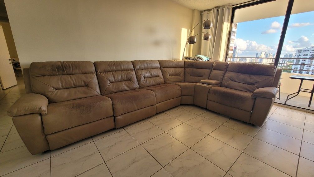 Faux Leather Sectional | 2x Recliners | USB PORTS
