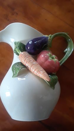 8" TALL CERAMIC FRUITS PITCHER IN GREAT CONDITION