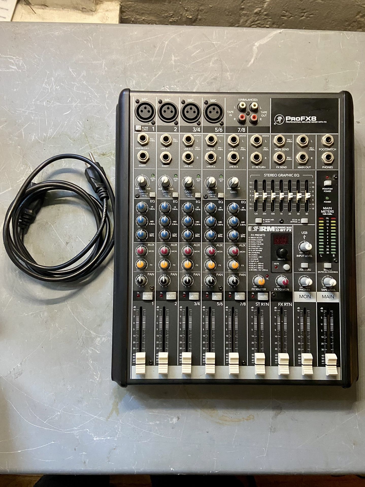 Mackie ProFX8 - 8 Channel Mixer w/ Effects