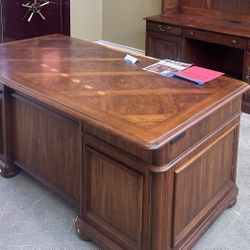 Burl Wood Old Fashion Luxury Desk 