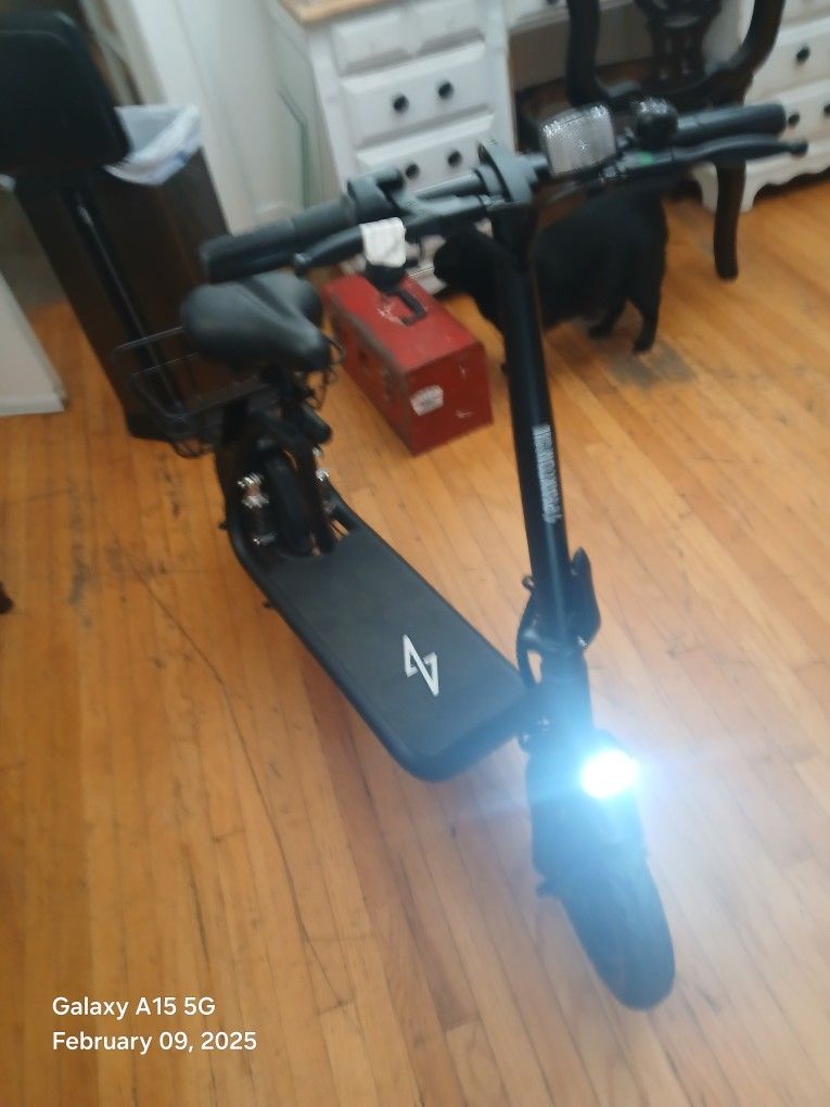 Like New BLACK ELECTRIC SCOOTER