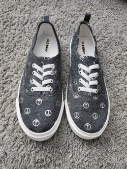 ✅️ Girls Slip On Sneakers• Size 5• Great Condition• $10firm