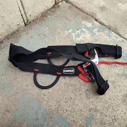 Camna climbing harness