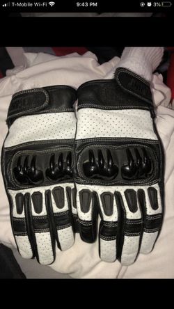Motorcycle gloves