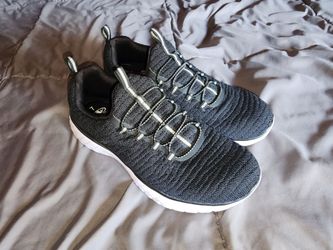 Athletic Works women's size 7 bungee slip-on sneakers