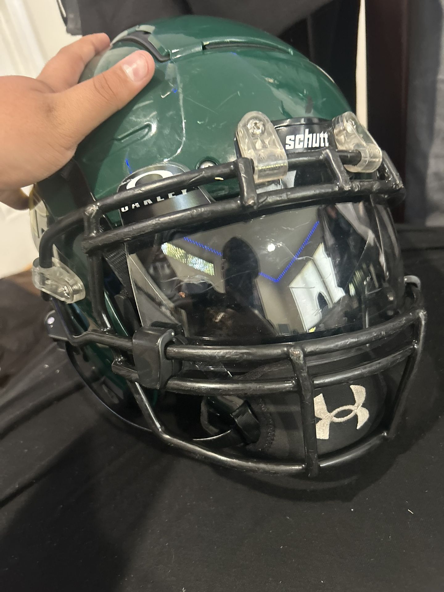 Shutt F7 Football Helment with Ridell Speed Flex Chin  Strap Size Large