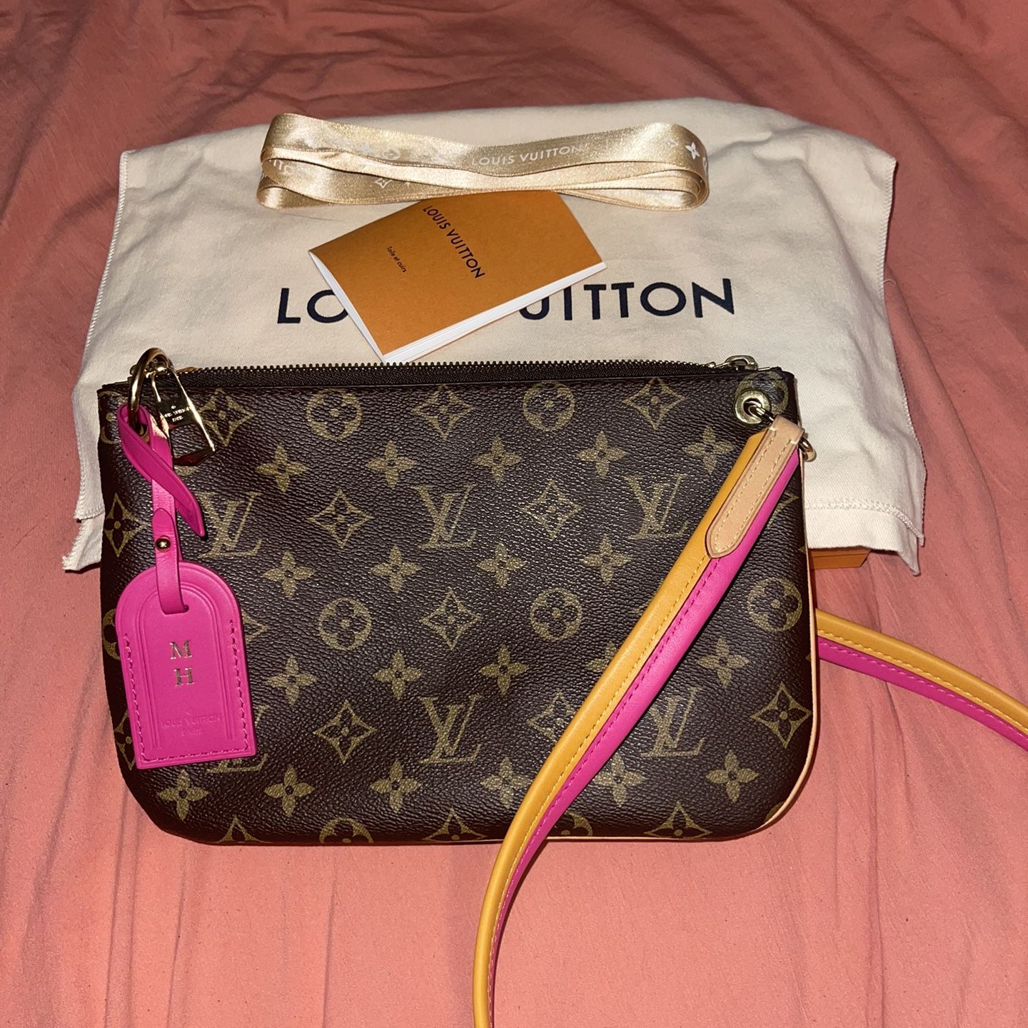 Authentic Louis Vuitton classic color crossbody bag, leather shoulder bag, envelope  bag. Sold at low price for Sale in Jackson, MI - OfferUp