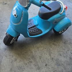 Honda Metropolitan 6V Battery-Powered  Kids Ride-On Scooter 