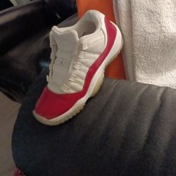 Size 6.5youth Jordan 11 Low top 