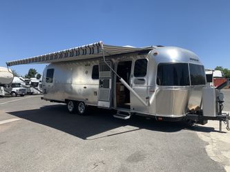 2020 Airstream Classic 30FB